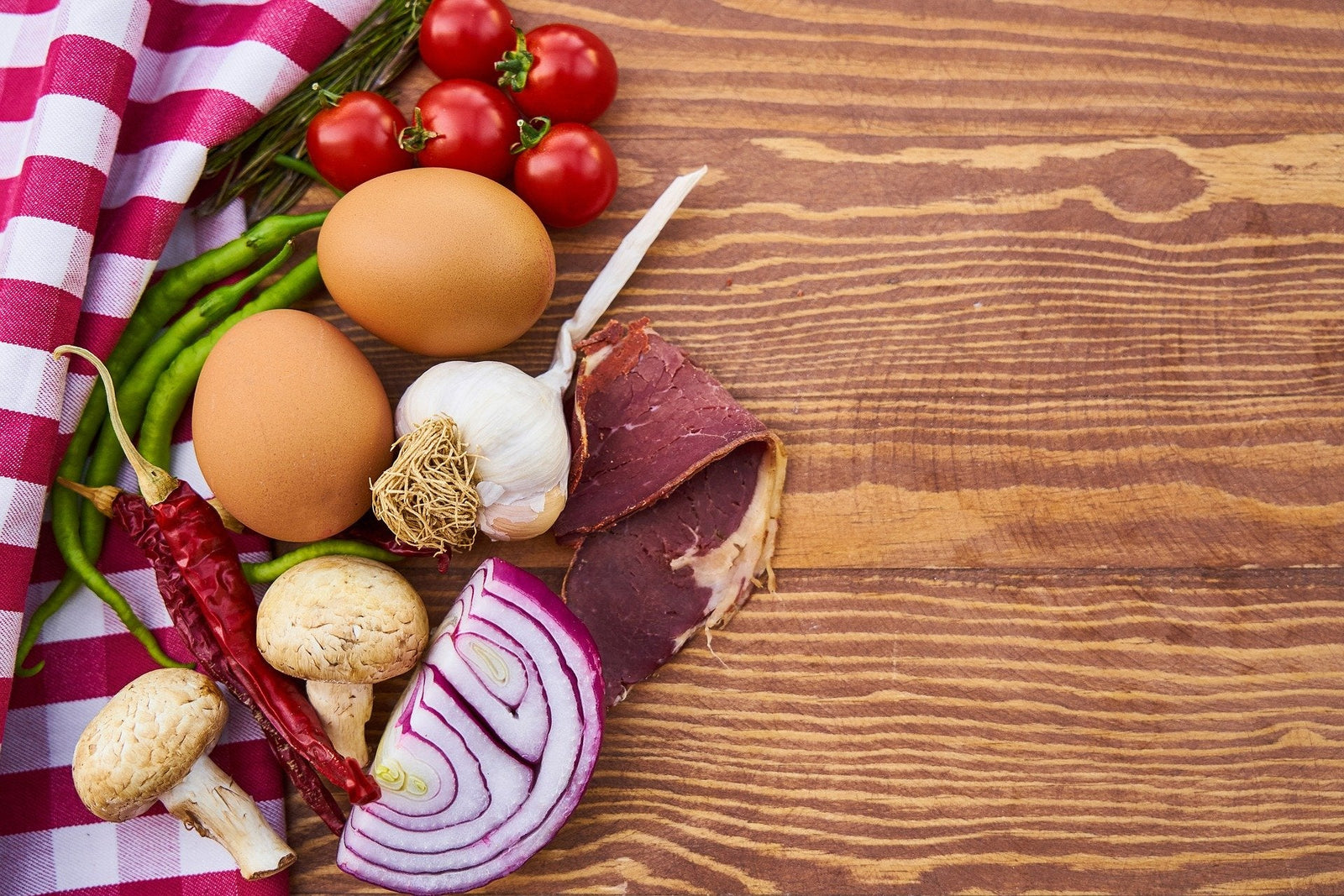 Ustensiles pour préparation des fruits et des œufs